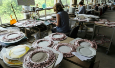 L'UE va protéger les indications géographiques de certains produits non agricoles, comme la porcelaine de Limoges ( AFP / MEHDI FEDOUACH )