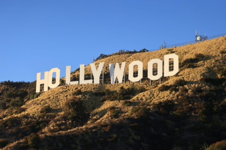 Hollywood a généré quelque 279 milliards de dollars de chiffre d'affaires en 2022 et représente quelque 2,3 millions d'emplois, selon les derniers chiffres de l'association interprofessionnelle américaine MPA ( AFP / DAVID SWANSON )