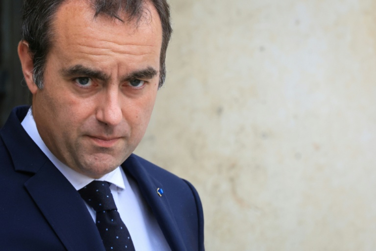 Le Premier ministre Sébastien Lecornu quitte le palais de l'Elysée, à Paris, le 20 mai 2026 ( AFP / Ludovic MARIN )