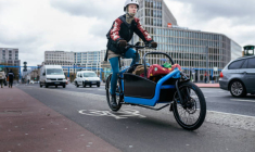 Le vélo-cargo est un moyen de transport économique et durable, qui peut se louer. ( crédit photo : Getty Images )