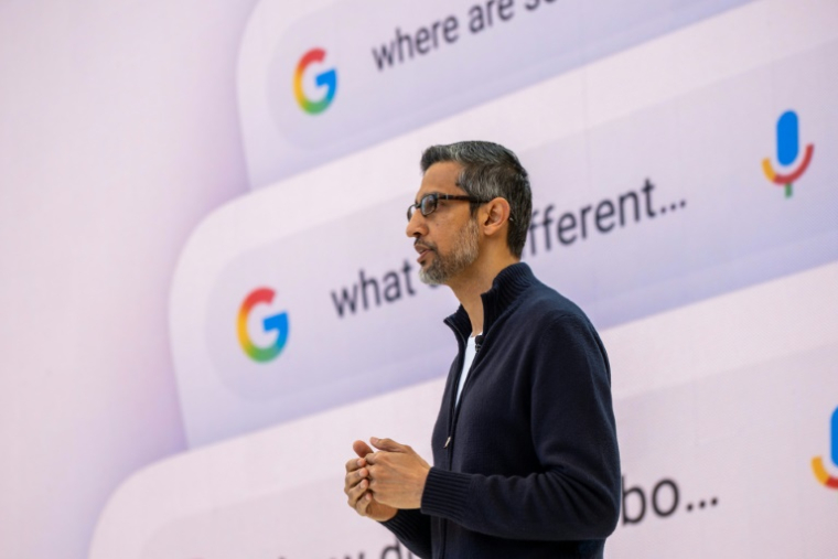 Le patron de Google Sundar Pichai s'adresse au public lors de la conférence annuelle du groupe pour les développeurs à Mountain View, en Californie, le 20 mai 2025. ( AFP / Camille Cohen )