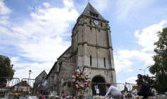 LE PROCÈS DE L'ATTENTAT DE SAINT-ÉTIENNE-DU-ROUVRAY S'OUVRE À PARIS