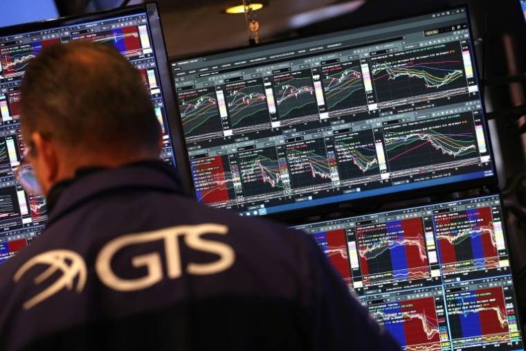Un opérateur à la Bourse de New York, le 23 mai 2025. ( AFP / TIMOTHY A. CLARY )