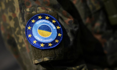 Un insigne de la Mission d'assistance militaire de l'Union européenne en Ukraine (EUMAM)