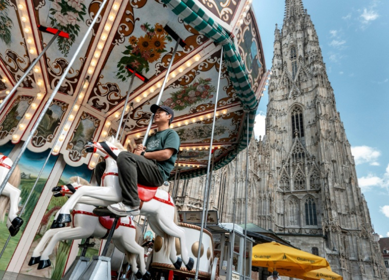 devant la cathédrale Saint-Étienne à Vienne, en Autriche, le 19 mai 2026 ( AFP / Joe Klamar )