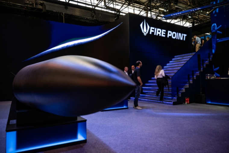 Le stand de l'ukrainien Fire Point au salon mondial de défense Eurosatory à Villepinte, au nord de Paris, le 15 juin 2026   ( AFP / Guillaume BAPTISTE )