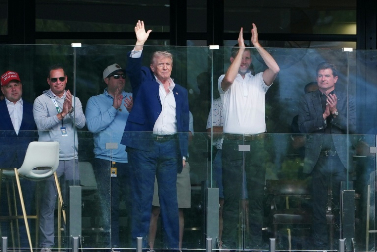 Le président américain Donald Trump sur un terrain de golf en Virginie (est des Etats-Unis) le 9 mai 2026. ( AFP / Aaron Schwartz )