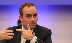 Le Premier ministre Sébastien Lecornu au sommet Choose France à la Maison de la Chimie à Paris, le 17 novembre 2025 ( POOL / Thomas SAMSON )