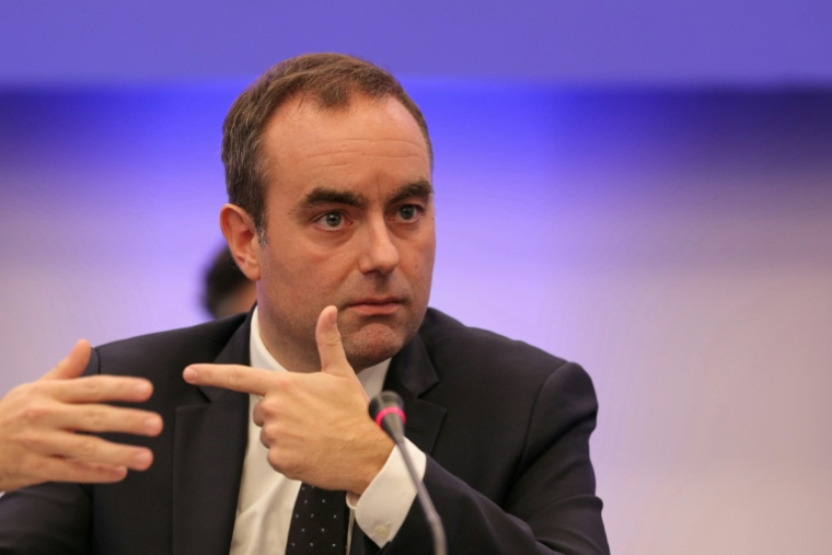 Le Premier ministre Sébastien Lecornu au sommet Choose France à la Maison de la Chimie à Paris, le 17 novembre 2025 ( POOL / Thomas SAMSON )