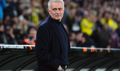 Quand José Mourinho fait mine de s’endormir en conférence de presse