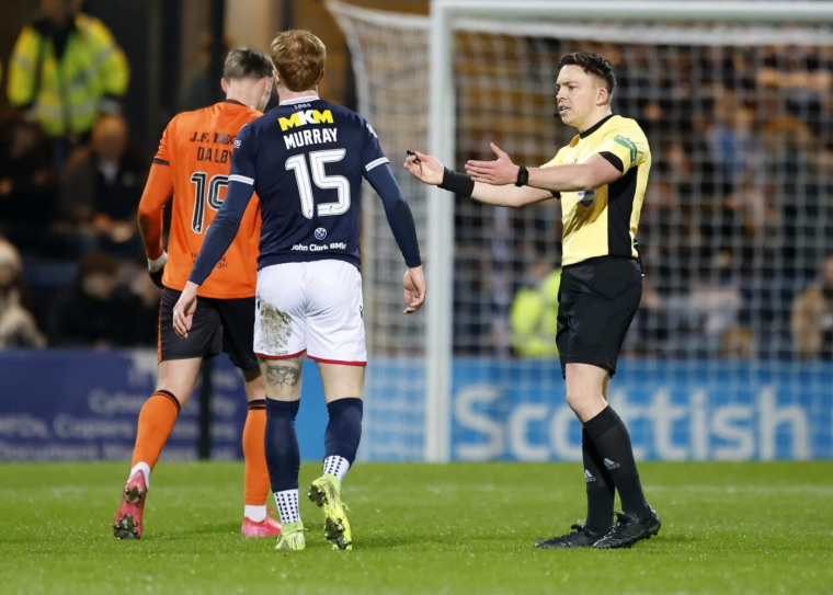 Les arbitres écossais formés par des pilotes d’avion