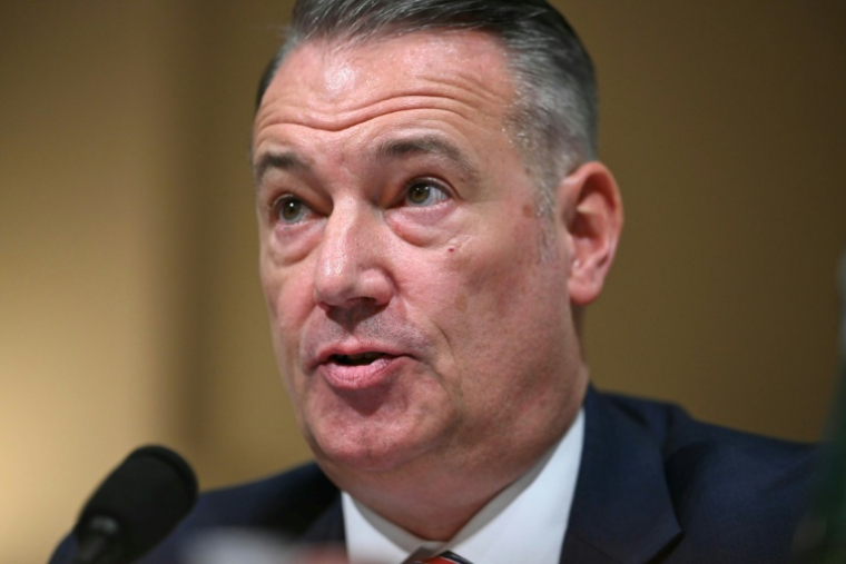 Le directeur par intérim de la police américaine de l'immigration (ICE), Todd Lyons, lors d'une audition devant la commission à la sécurité intérieure de la Chambre des représentants, au Capitole de Washington, le 10 février 2026 ( AFP / ANDREW CABALLERO-REYNOLDS )