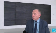 La France rend hommage au peintre Pierre Soulages, maître de "l'outrenoir"