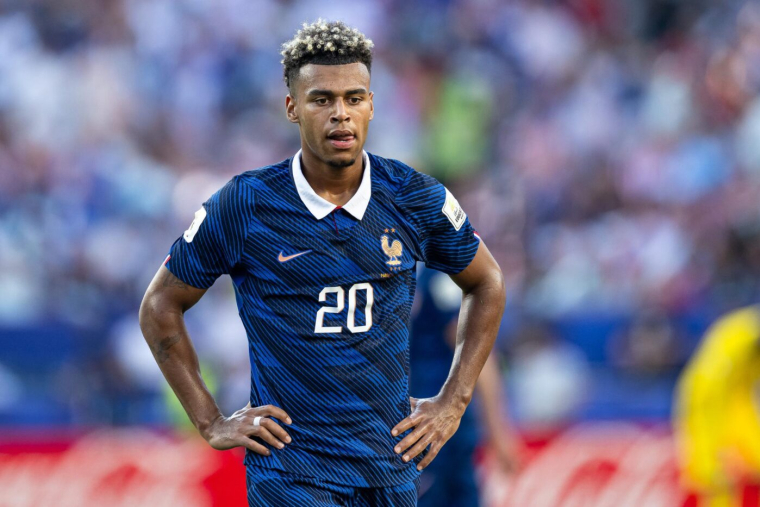 Une seule surprise au coup d'envoi pour les Bleus