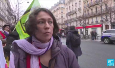 L'IVG dans la Constitution en France : Emmanuel Macron annonce un projet de loi "dans les prochains mois"