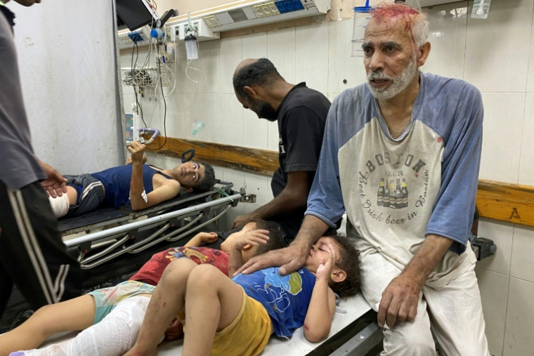 Des enfants blessés attendent d'être soignés à l'hôpital Nasser de Khan Younès, dans le sud de la bande de Gaza, le 28 juillet 2025 ( AFP / - )