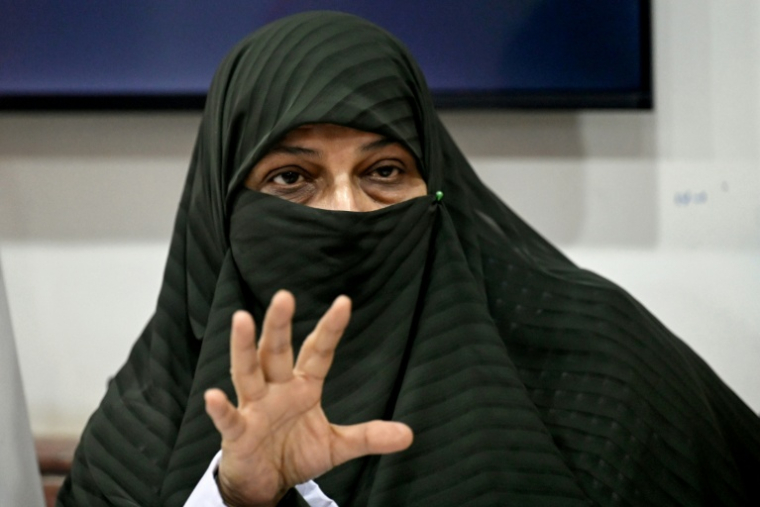 Zakia Aurangzeb, médecin et présidente de l'Association médicale islamique du Pakistan (PIMA), lors d'un entretien avec l'AFP à Karachi (Pakistan), le 7 avril 2026 ( AFP / Rizwan TABASSUM )