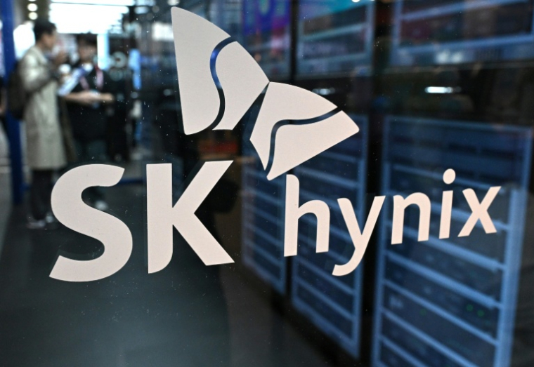 Le logo de SK hynix à Séoul, le 22 avril 2026 en Corée du Sud ( AFP / Jung Yeon-je )