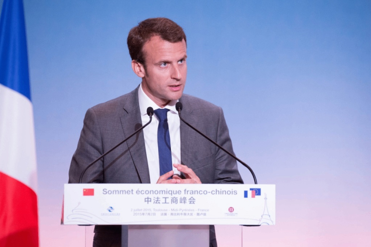 Crédit : Pablo Tupin-Noriega. Avec la hausse de la CSG et la baisse des charges sociales, Macron va t-il créer une guerre entre les générations ?