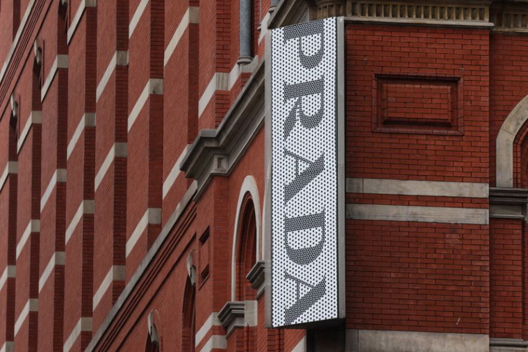 L'enseigne d'un magasin Prada à New York
