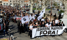 Manifestation contre la criminalité organisée en Corse, le 8 mars 2025 à Ajaccio ( AFP / PASCAL POCHARD-CASABIANCA )