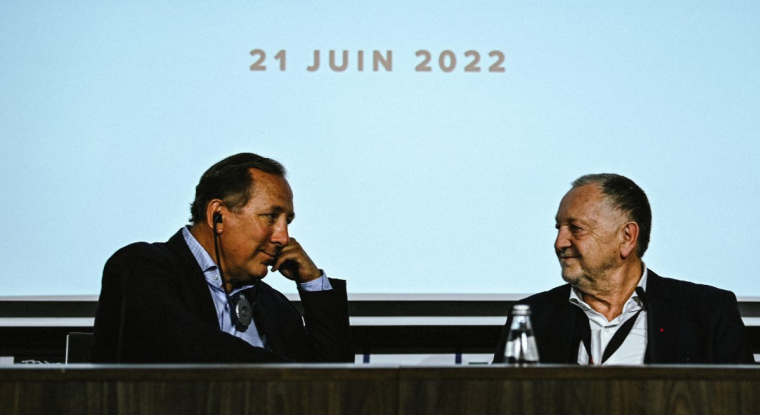 L'entrepreneur américain, John Textor (à gauche), va prendre le contrôle d'OL Groupe. (© O. Chassignole / AFP)