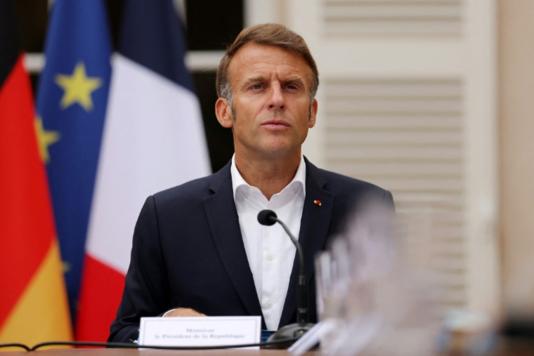 Le président de la République Emmanuel Macron au fort de Brégançon, à Bormes-les-Mimosas, dans le Var, le 28 août 2025 ( POOL / Manon Cruz )