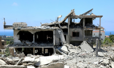 Un bâtiment détruit par une frappe aérienne israélienne sur le village d'Al-Qlailah, dans le district de Tyr, le 19 juin 2026 dans le sud du Liban ( AFP / KAWNAT HAJU )