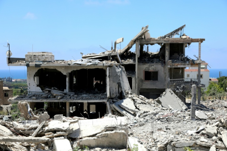 Un bâtiment détruit par une frappe aérienne israélienne sur le village d'Al-Qlailah, dans le district de Tyr, le 19 juin 2026 dans le sud du Liban ( AFP / KAWNAT HAJU )