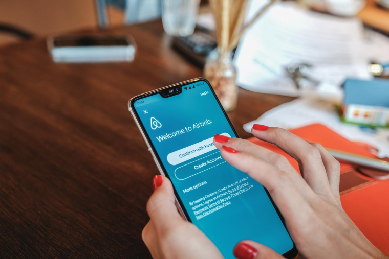 Une garantie prévue par Airbnb existe en cas de dégradation de votre logement. ( crédit photo : Jirapong Manustrong/Shutterstock / Jirapong Manustrong )