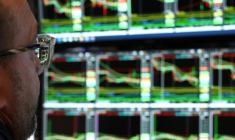 Un opérateur à la Bourse de New York, le 6 mai 2025. ( AFP / TIMOTHY A. CLARY )