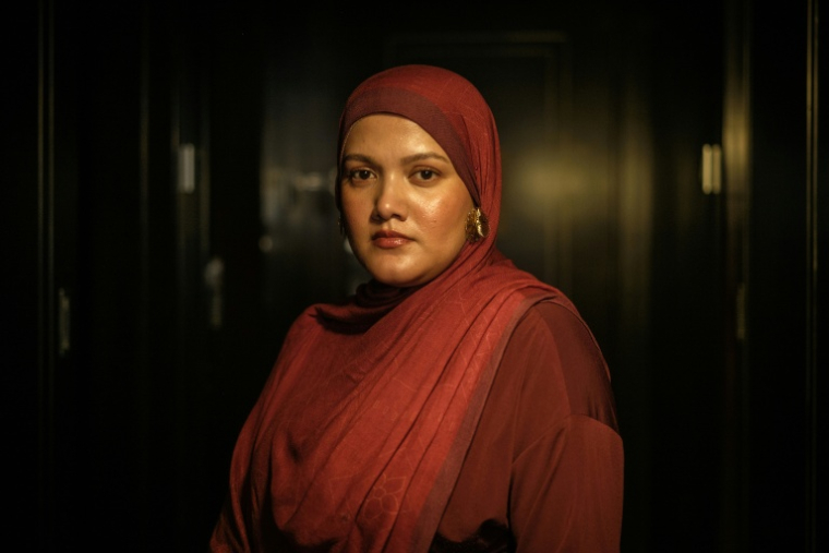 Yasmin Ullah, fondatrice et responsable du collectif féminin Rohingya Maiyafuinor Collaborative Network, à Jakarta, le 8 avril 2026  ( AFP / Yasuyoshi Chiba )