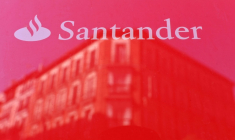 Le premier groupe bancaire espagnol, Santander, a accepté vendredi de payer une amende de 22,5 millions d'euros pour clore, au terme d'années de procédure, une affaire de blanchiment impliquant l'une de ses filiales françaises ( AFP / GABRIEL BOUYS )