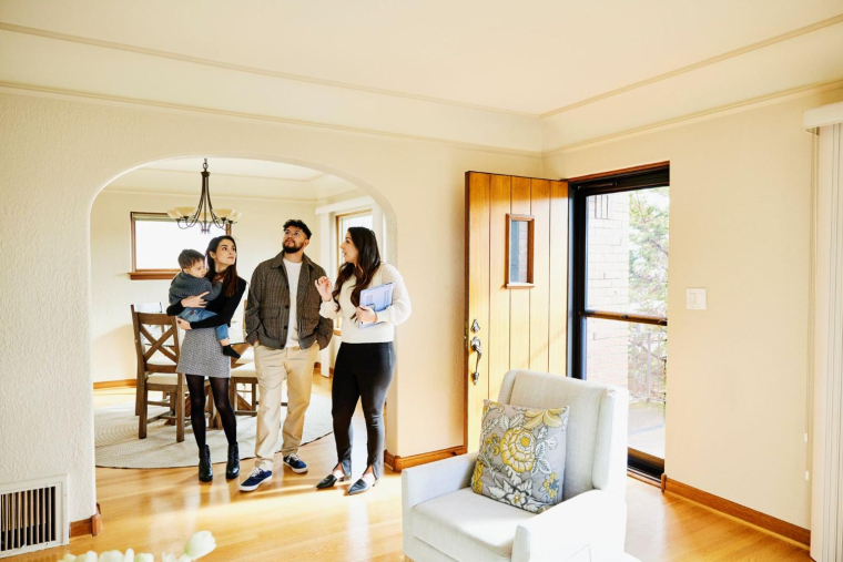 Votre logement peut être dévalorisé s’il est trop personnel ou défraîchi. Il convient de le préparer pour la vente pour espérer faire une plus-value. ( crédit photo : GettyImages )