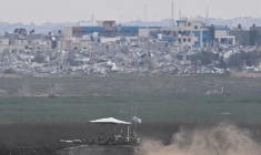 Manœuvres de chars israéliens le long de la frontière centrale de la bande de Gaza