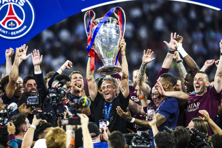 Le trophée de la Ligue des champions exposé au Parc des Princes