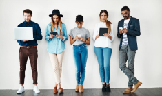 (Crédits photo : Adobe Stock - nouvelles générations connectées et nomades)