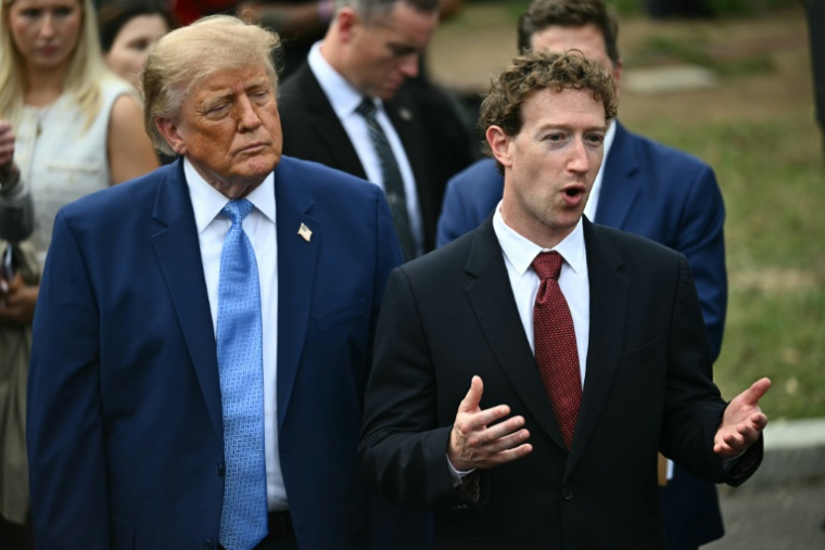 Le patron de Meta, Mark Zuckerberg, s'adresse à la presse aux côtés du président américain Donald Trump, le 29 septembre 2026 à la Maison Blanche, à Washington ( AFP / Kent NISHIMURA )