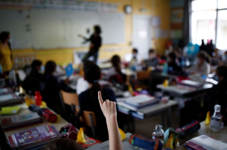 Dernier jour pour les élèves des écoles françaises avant la fermeture de trois semaines du COVID