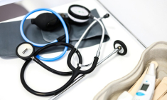 Les tumeurs et les maladies cardiovasculaires sont restées en 2024 les premières causes de décès en France, en totalisant près de la moitié à elles seules, montre mardi un bilan annuel publié par plusieurs organismes de recherche ( AFP / Charly TRIBALLEAU )