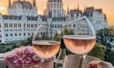 Profitez de Budapest le temps d’un week-end. crédit photo : Capture d’écran Instagram @corinthiabud