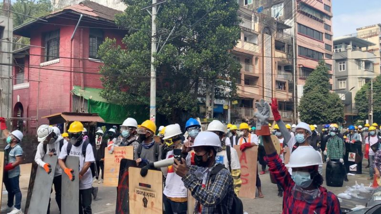 DEUX MANIFESTANTS TUÉS EN BIRMANIE, SELON UN TÉMOIN ET DES MÉDIAS