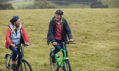 André et Rosalie veulent concrétiser leur rêve d’une résidence secondaire, tout en préservant leur patrimoine et en anticipant au mieux la transmission familiale. ( crédit photo : Getty Images )