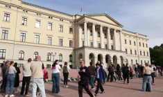 Norvège : le drapeau mis en berne au palais royal à la suite du décès du roi Harald V