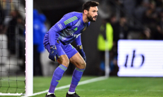 Hugo Lloris stoppe (encore) un penalty !