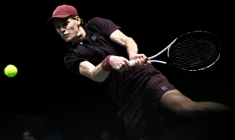 L'Italien Jannik Sinner en finale du Masters 1000 de Paris contre le Canadien Felix Auger-Aliassime le 2 novembre 2025 à La Défense Arena à Nanterre ( AFP / JULIEN DE ROSA )