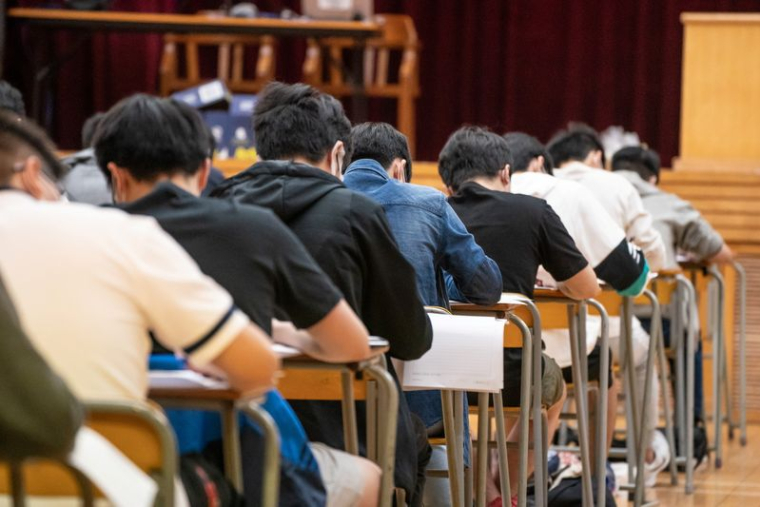 LES MARCHÉS CHINOIS ÉBRANLÉS PAR LA NOUVELLE RÉGLEMENTATION SUR LE SOUTIEN SCOLAIRE