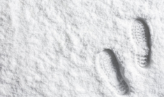Face au gel des revalorisations, rester uniquement dépendant des prestations publiques ou d’une pension est risqué. La diversification patrimoniale devient alors une stratégie de protection. ( crédit photo : Getty Images )
