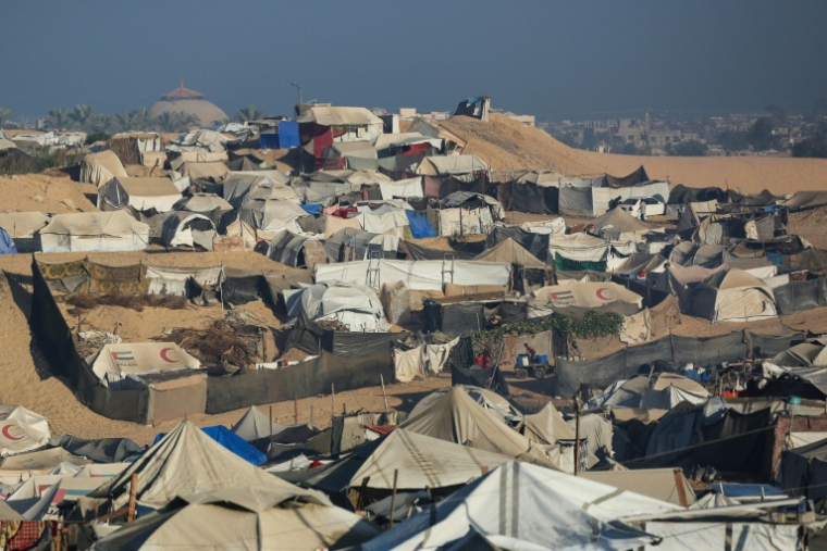 Des tentes abritant des Gazaouis déplacés à al-Mawassi, dans le sud de la bande de Gaza, le 25 octobre 2025 ( AFP / BASHAR TALEB )