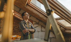 Maprimerénov’ pour vos rénovations énergétiques: pause estivale, resserrage à la rentrée. À partir du 1er juillet, les dépôts de dossiers pour les rénovations d’ampleur sont suspendus. ( crédit photo : Getty Images/Westend61 )